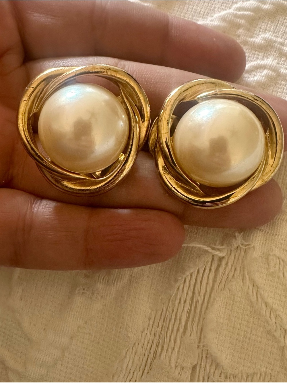 Classic VintageGold-Tone Pearl Clip-On Earrings